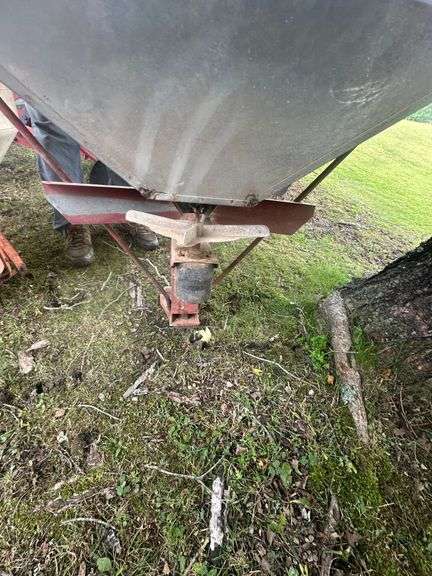 Cyclone Broadcast Seed Spreader