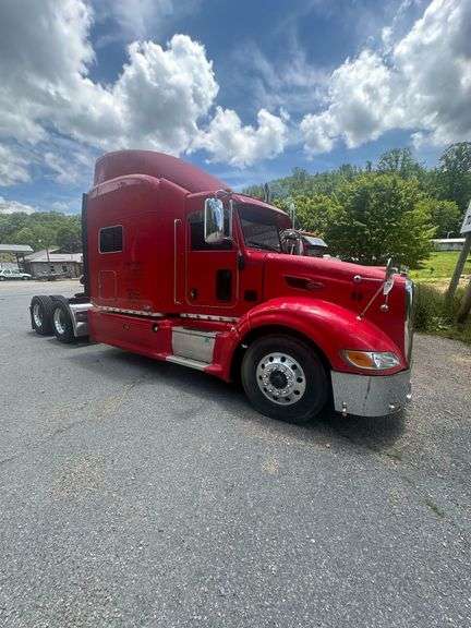 2011 Peterbilt 386 Sleeper Cab VIN# 1XPHDP9X3BD126282