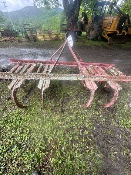 8 Tooth 3 Point Chisel Plow