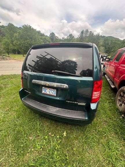 2009 Chrysler Town and Country Minivan VIN# 2A8HR541X9R592642