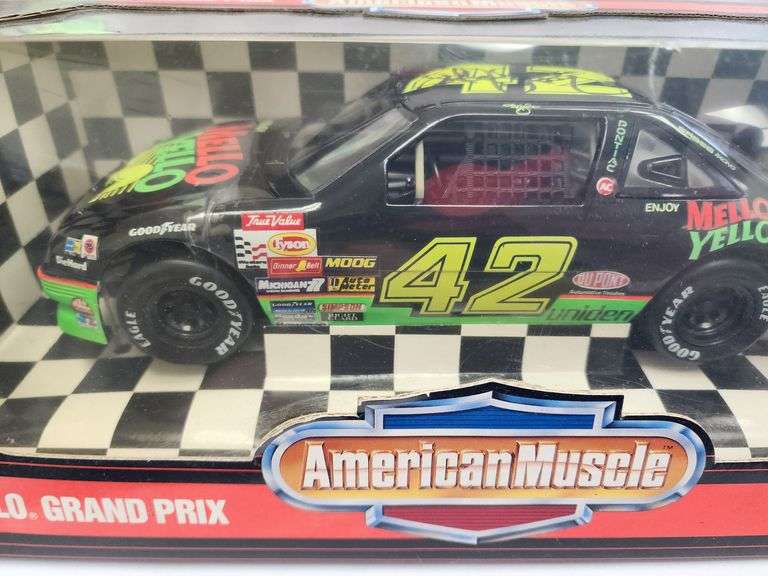 Kyle Petty Hand Signed 1/18 Scale #42 Mello Yello Die Cast Car