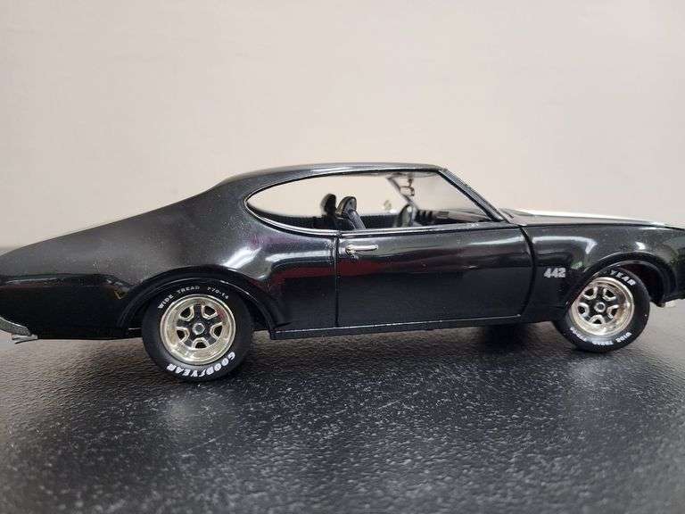 1:18 Scale 1969 Oldsmobile 442 Die Cast