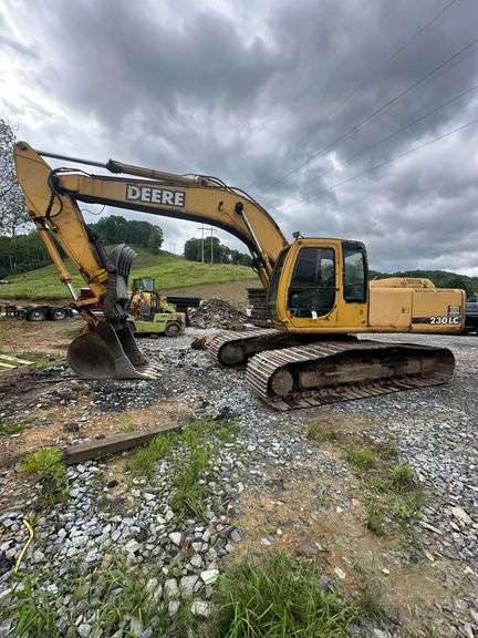 John Deere 230LC Excavator with Thumb