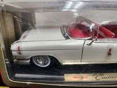 Maisto Special Edition 1:18 Scale Cadillac Eldorado Biarritz Die Cast