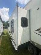 2005 Raptor 36' Key Performance Camper/Toy Hauler VIN# 4YDF36139M853833