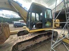 Komatsu PC 200 L Excavator with Thumb