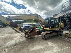 Komatsu PC 200 L Excavator with Thumb