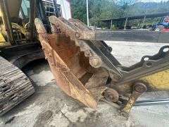 Komatsu PC 200 L Excavator with Thumb