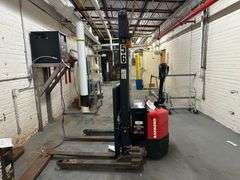 Raymond Model RA-S25 Long Reach Electriic Pallet Lift Model RA-S25 (non-functional)