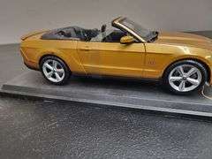 Maisto 1:18 Scale 2010 Ford Mustang GT Convertible Die Cast