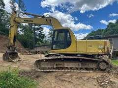Komatsu PC 220L Excavator with Thumb