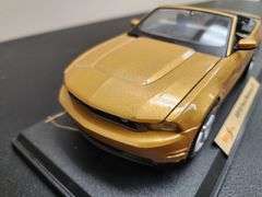 Maisto 1:18 Scale 2010 Ford Mustang GT Convertible Die Cast