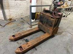 Raymond Model 8210 Deka D -Series 24V 9AMP Electric Pallet Jack