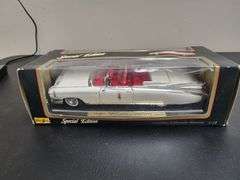 Maisto Special Edition 1:18 Scale Cadillac Eldorado Biarritz Die Cast