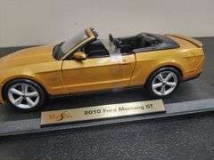 Maisto 1:18 Scale 2010 Ford Mustang GT Convertible Die Cast