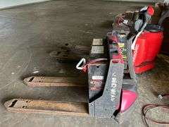 Raymond Model 8210 Deka D -Series 24V 9AMP Electric Pallet Jack