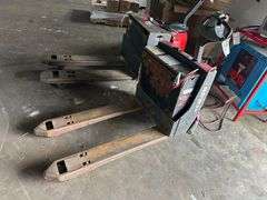 Raymond Model 8210 Deka D -Series 24V 9AMP Electric Pallet Jack