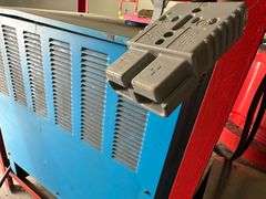 Quantum Charger Model Q4-24/36-50-208 50 AMP Forklift Battery Charger