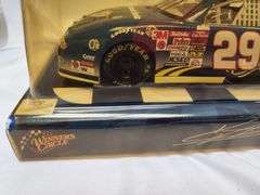 Kevin Harvick 1:24 Scale #29 Goodwrench Service Die Cast Car