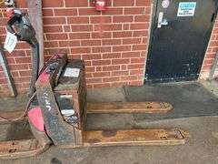 Raymond Model 8210 Deka D -Series 24V 9AMP Electric Pallet Jack