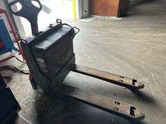 Raymond Model 8210 Deka D -Series 24V 9AMP Electric Pallet Jack
