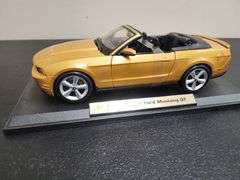 Maisto 1:18 Scale 2010 Ford Mustang GT Convertible Die Cast