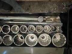 Pittsburgh Extra Heavy Duty 12 Point Sockets w/ Ratcheting Driver