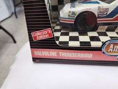 Mark Martin Hand Signed 1/18 Scale Valvoline #6 Die Cast Car