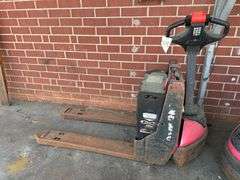 Raymond Model 8210 Deka D -Series 24V 9AMP Electric Pallet Jack
(non-functional)