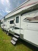 2005 Raptor 36' Key Performance Camper/Toy Hauler VIN# 4YDF36139M853833