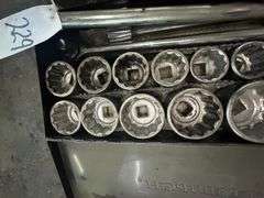 Pittsburgh Extra Heavy Duty 12 Point Sockets w/ Ratcheting Driver