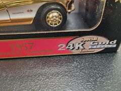 Road Signature 24K Gold Plated 1:18 Scale 1957 Chevrolet Corvette