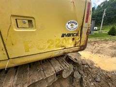 Komatsu PC 220L Excavator with Thumb