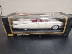Maisto Special Edition 1:18 Scale Cadillac Eldorado Biarritz Die Cast