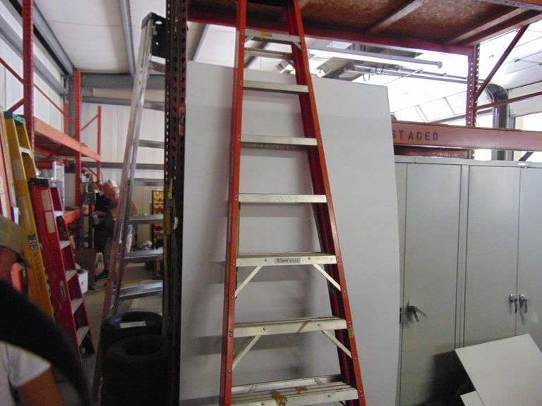 Warner 10' Fiberglass Ladder