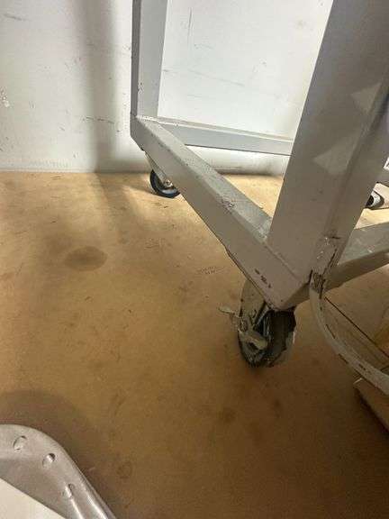 Gray Drive Shaft Rolling Rack