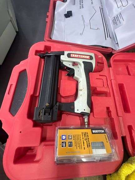 Craftsman Pneumatic Nail Gun w/ Storage Case