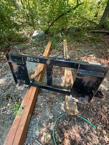 BS10 Skid Steer Bale Spear Attachment