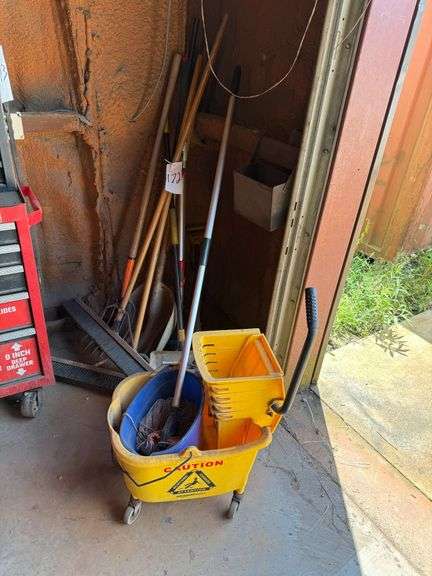 Lot of Shop Cleaning Equipment