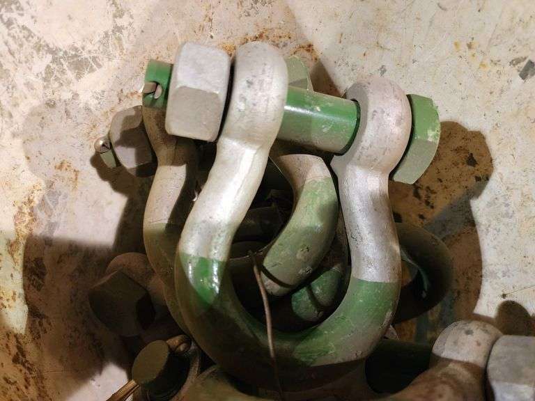 Bucket of 7/8" Shackles