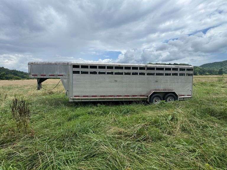 2005 Featherlite Livestock Trailer | Model 8127 |7' x 24'  | HAVE TITLE | VIN# 4FGB224255C081667