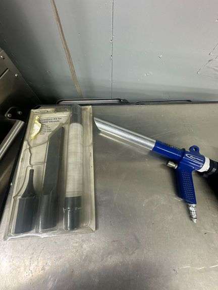 Blue Point Mechanic's Hand Vacuum w/ Accessory Kit