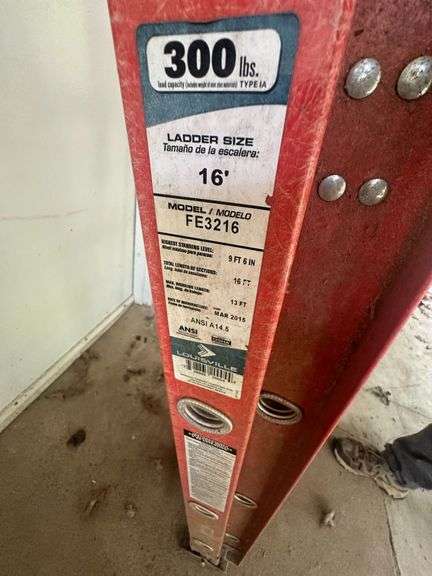 Louisville 16' Fiberglass Ladder