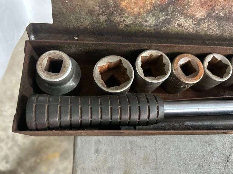 Breaker Bar and Sockets