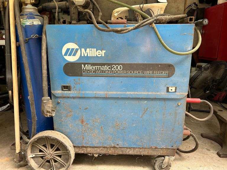 Millermatic 200 CV DC Welding Power Source/Wrie Feeder