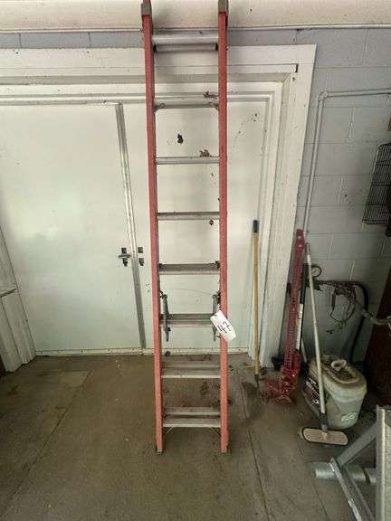 Louisville 16' Fiberglass Ladder