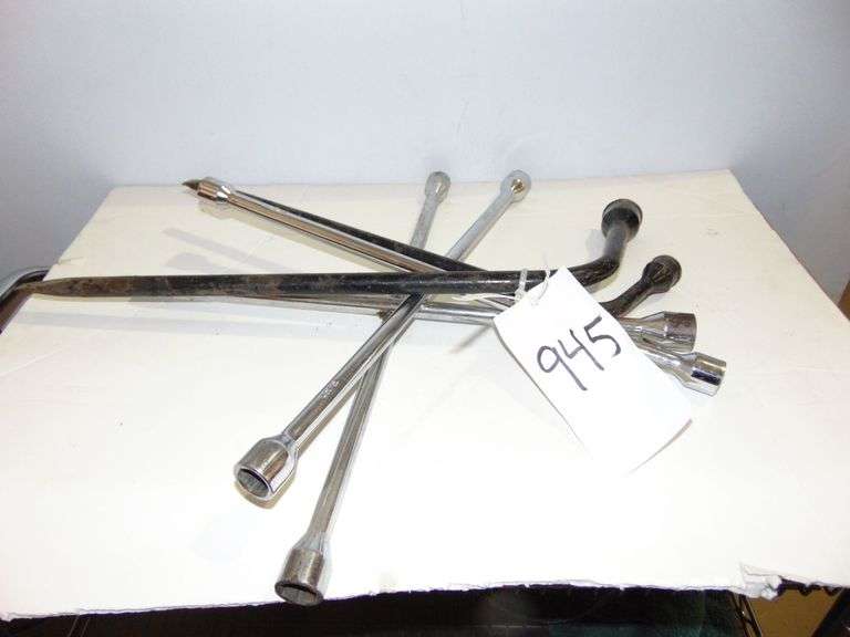 (2) 4 Way Lug Wrenches & (2) Single Lug Wrenches