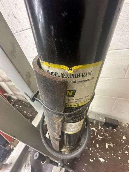 Larin 2 Ton Engine Hoist