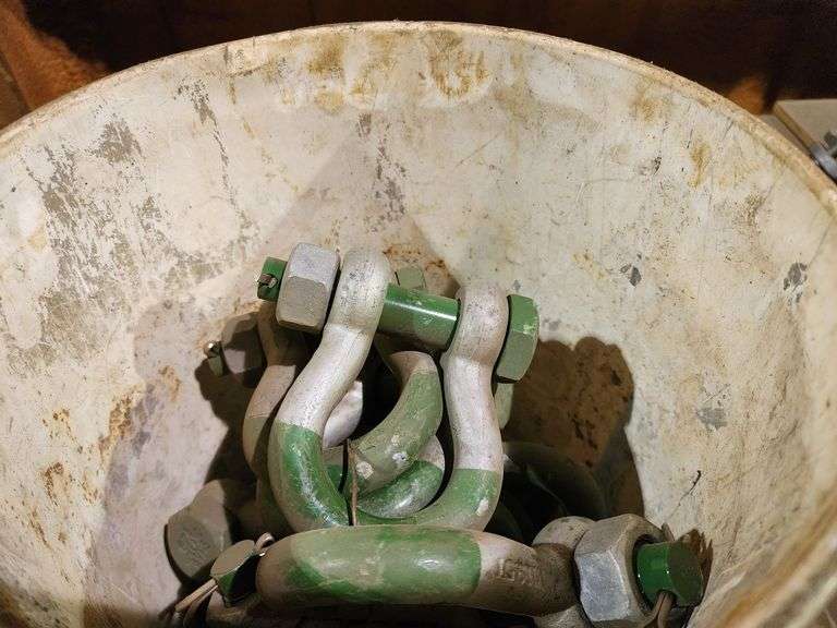 Bucket of 7/8" Shackles