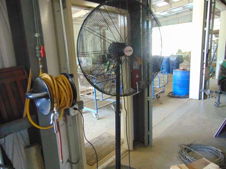 Chicago Shop Fan On Stand 32"
